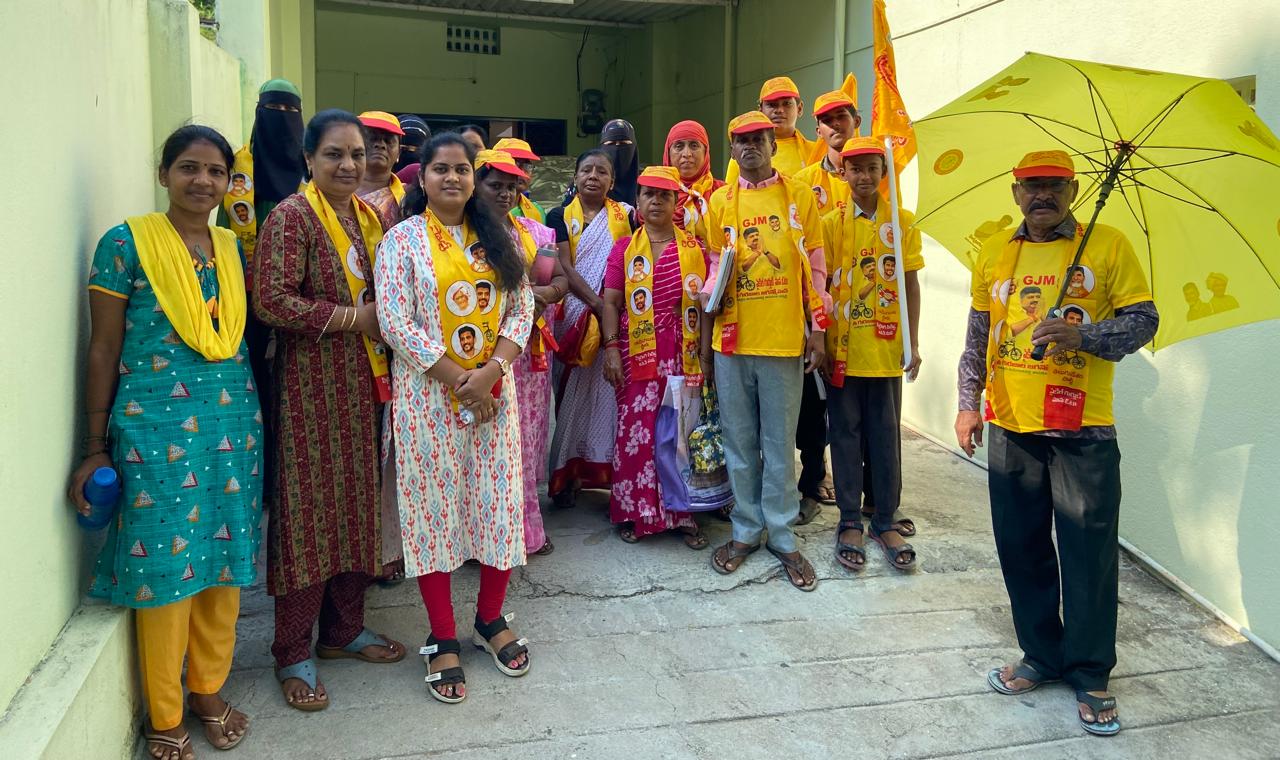 Thejaswi with community volunteers in Chittoor