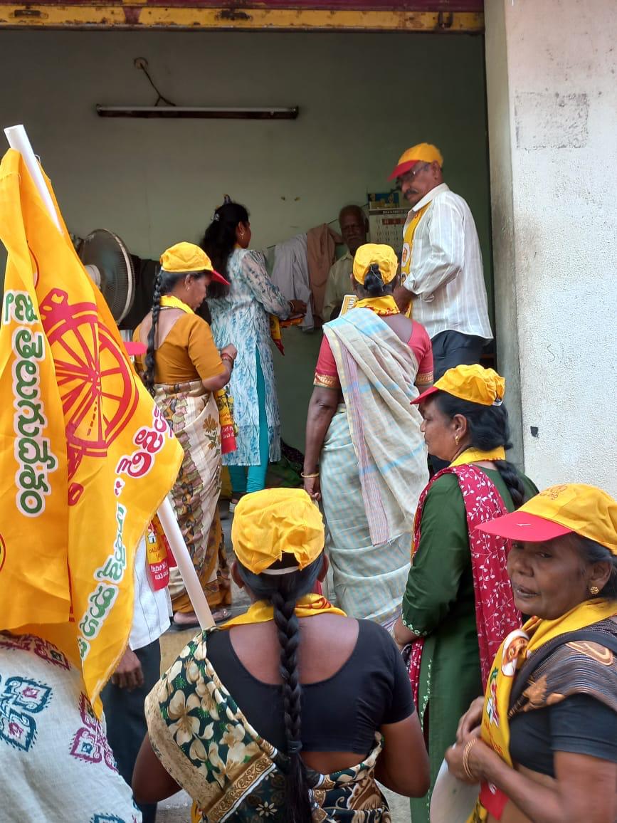 Community volunteers meeting people in a neighbourhood